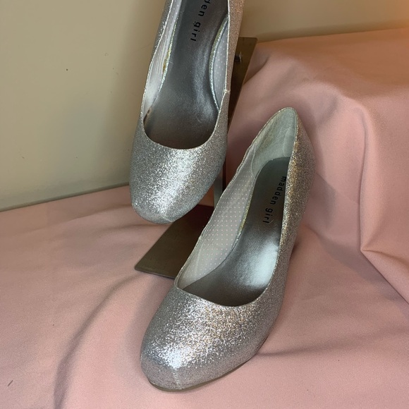 Madden Girl Shoes - Madden Girl “Getta” silver shimmer pumps 8.5